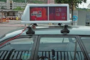 タクシー屋外宣伝用液晶ディスプレイ